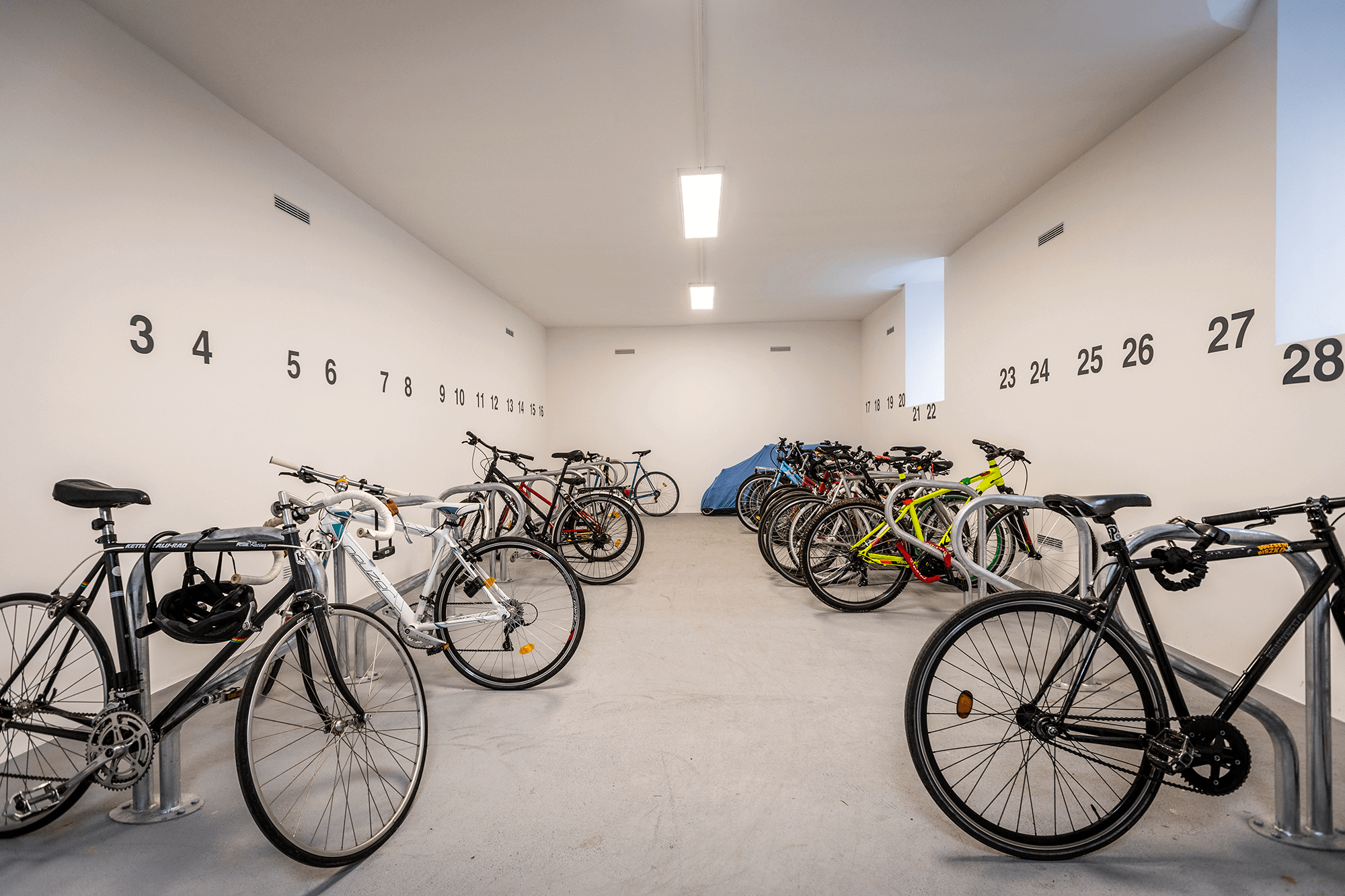 Kerékpárosok a városban - közösségi kerékpártárolás